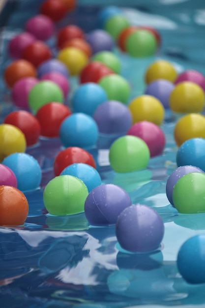 Photo close-up of multi colored balloons