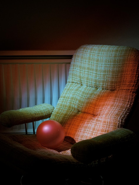 Photo close-up of multi colored balls on table at home