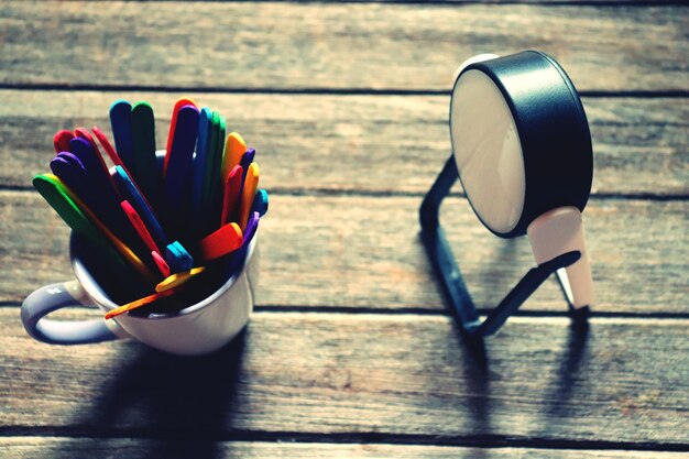 Photo close-up of multi colored pencils on table