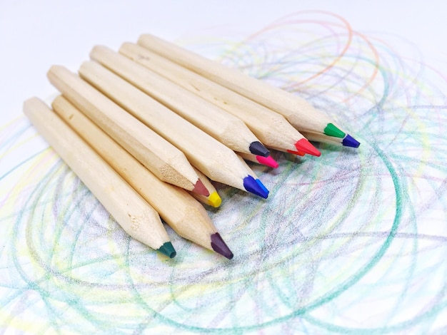Foto close-up di matite multicolori
