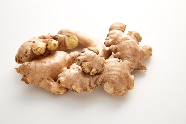 Photo close-up of mushrooms against white background