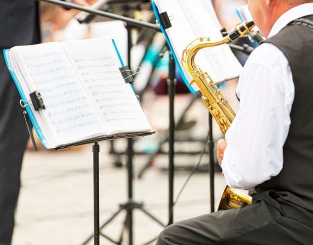 The close - up of musicians playing in outerwear on the street