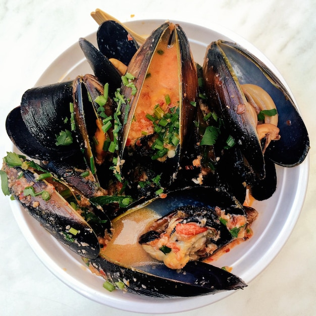 Photo close-up of mussels served in plate