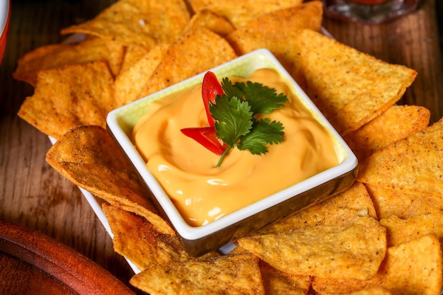 Photo close-up of nacho chips on table