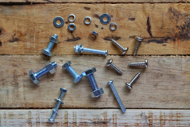 Photo close-up of nails on table