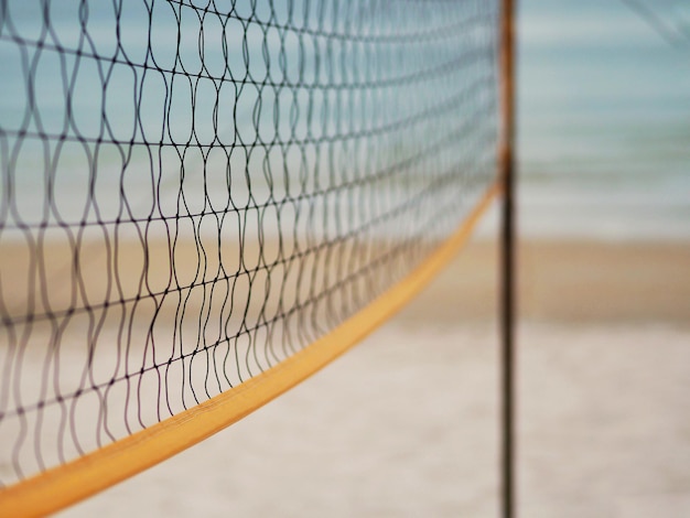 Foto prossimo piano della rete sulla spiaggia