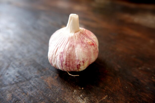 写真 テーブルの上のパンをクローズアップ