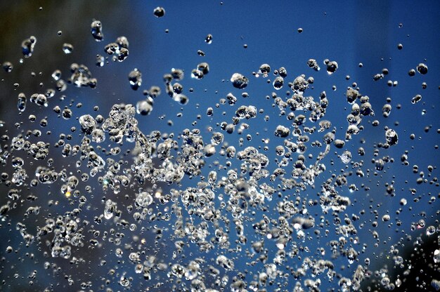 写真 水中の泡のクローズアップ