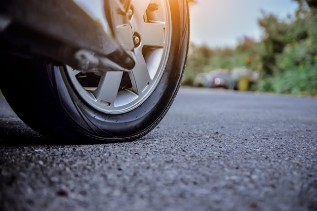 写真 道路上の車のクローズアップ