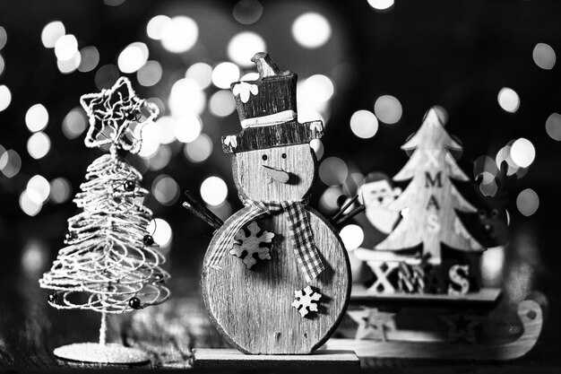 写真 テーブルのクリスマス装飾のクローズアップ