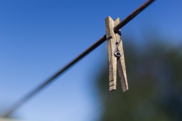 写真 ロープに掛かっているクローゼットのクローズアップ