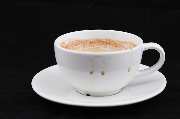 Фото Крупный план чашки с кофе на столе