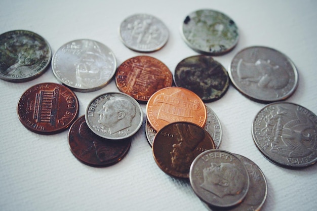 Фото Ближайший план монет на столе