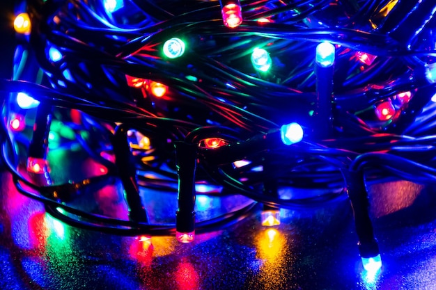 写真 クリスマスやその他のイベントのカラフルなledフォンライトのクローズアップ