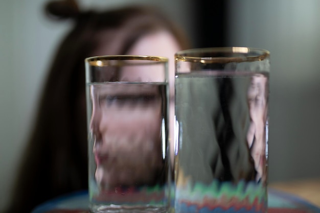 Фото Близкий план напитка в стакане на столе