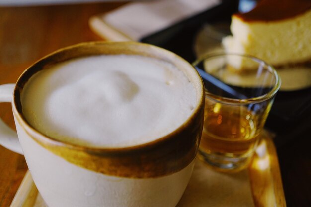 写真 テーブルの上の飲み物のクローズアップ