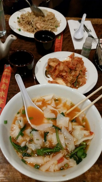 写真 皿の中の食料のクローズアップ