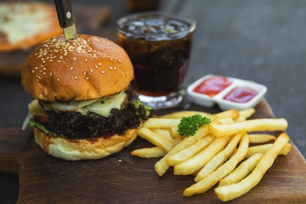 写真 テーブルの上の食べ物のクローズアップ