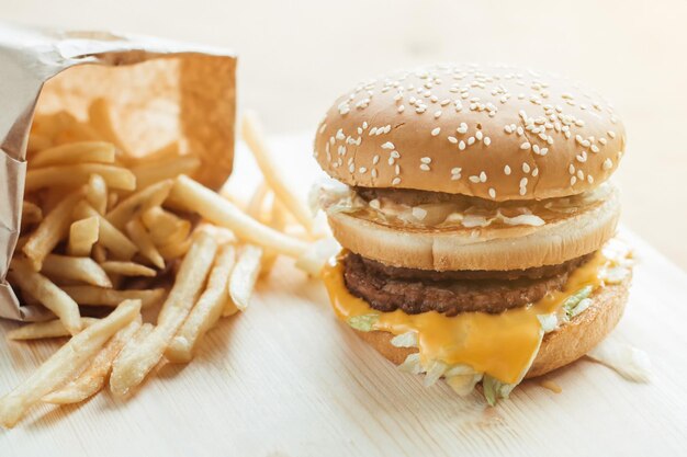 写真 テーブルの上の食べ物のクローズアップ