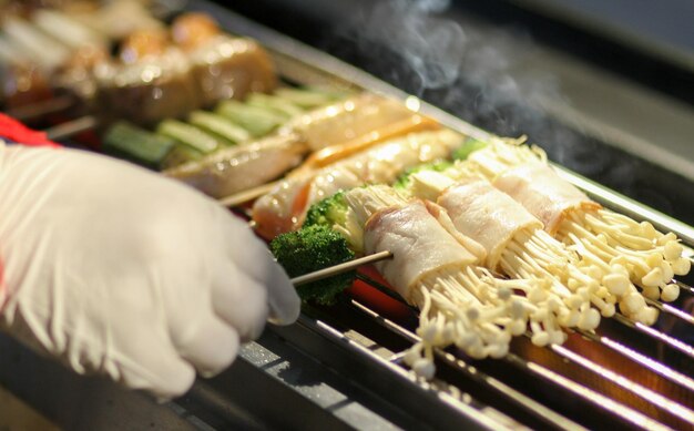 写真 トレイ上の食料のクローズアップ