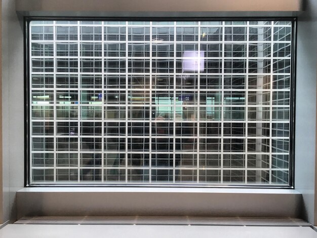 写真 建物のガラスの窓のクローズアップ