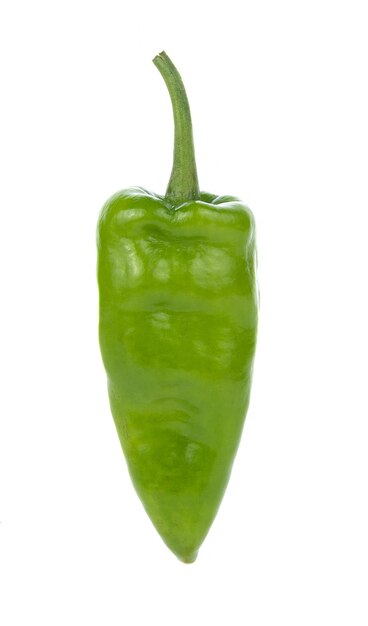 Фото Близкий план зеленого перца чили на белом фоне