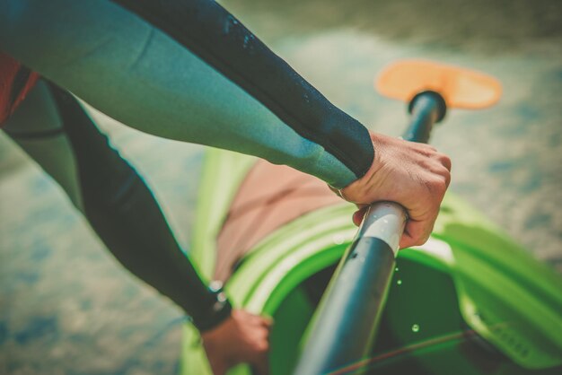 写真 自転車を手で握るクローズアップ