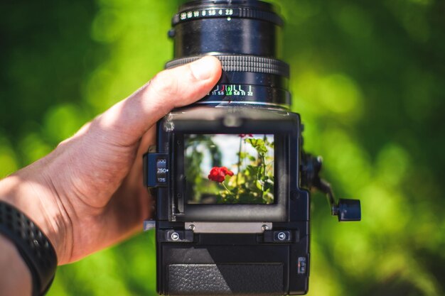 写真 手持ちカメラのクローズアップ