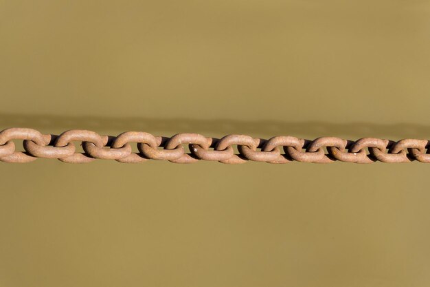 Фото Близкий взгляд на металлическую цепь на стену