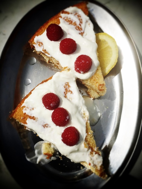 Фото Крупный план малинового торта