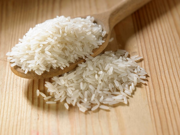 Фото Близкий план сырого риса на столе