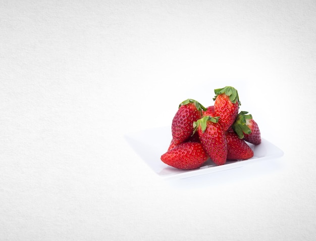 사진 ⁇ 색 배경 에 있는 딸기 의 클로즈업