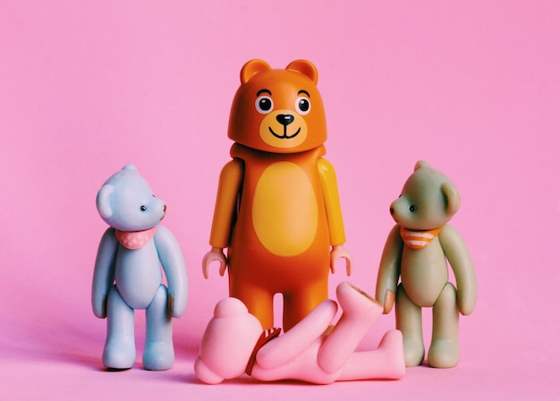 Фото Близкий план игрушек на розовом фоне
