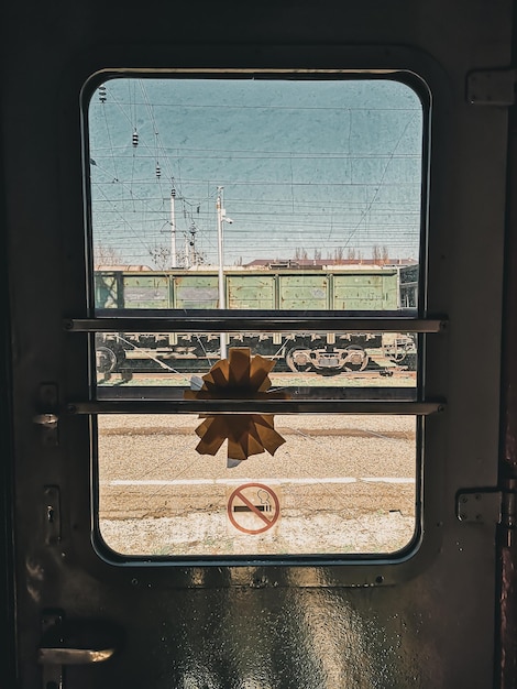 Фото Близкий план окна поезда