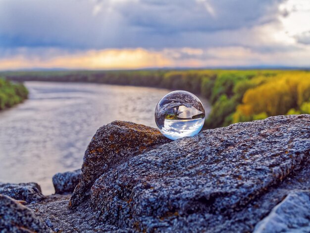 Фото Близкий план воды на пляже на фоне неба