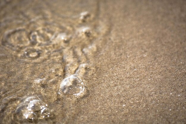 写真 ビーチの岸辺の水のクローズアップ