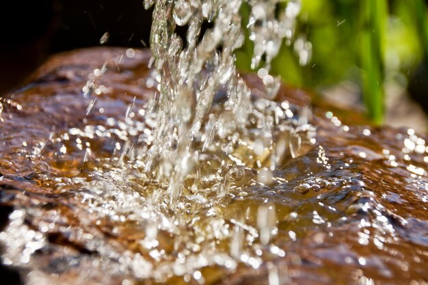 写真 水のスプラッシュのクローズアップ