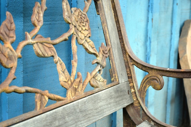 Photo close-up of old bench