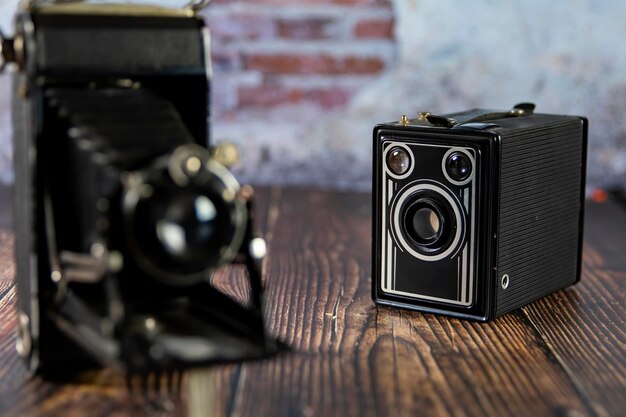 Photo close-up of old classic camera on table