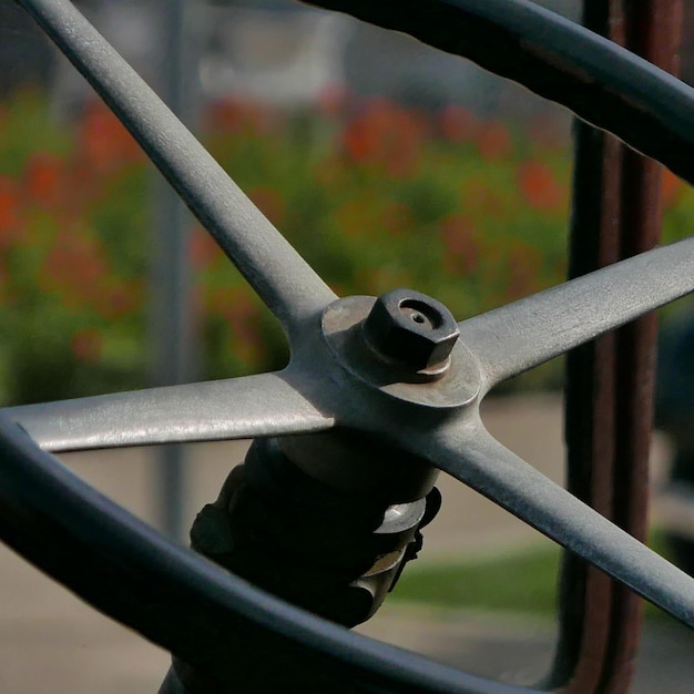 Photo close-up of old-fashioned steering wheel