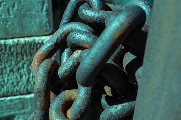 Photo close up of old iron chains