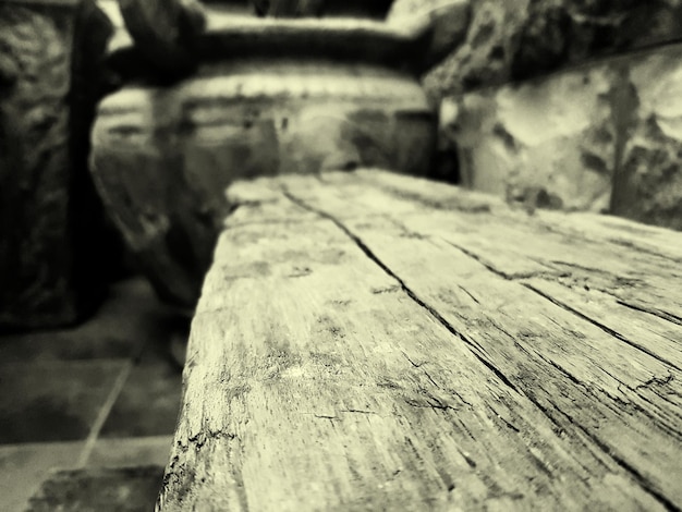 Foto close-up di una vecchia tavola di legno