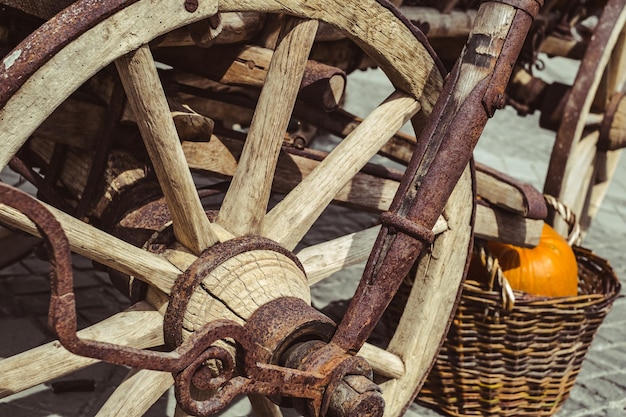 Photo close-up of old wooden structure