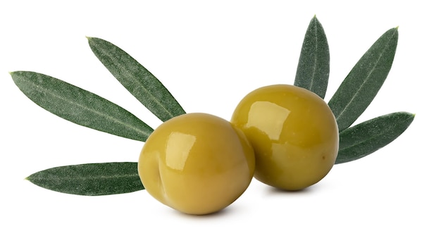 Photo close up of olives with olive leaves isolated on white