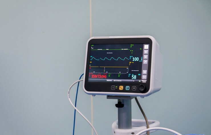 close up op ECG-monitor in operatiekamer