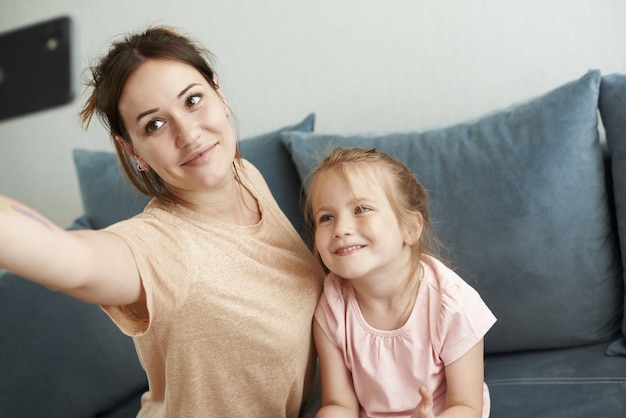 Close-up op moeder leert dochter