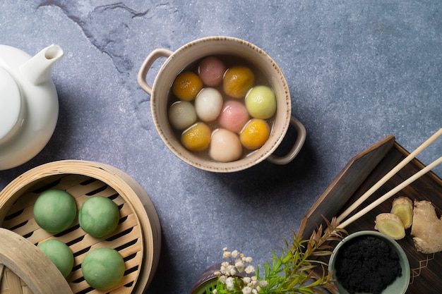 Foto close-up op smakelijke tangyuan-kom