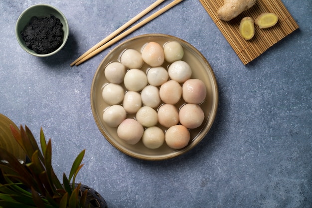 Foto close-up op smakelijke tangyuan-kom