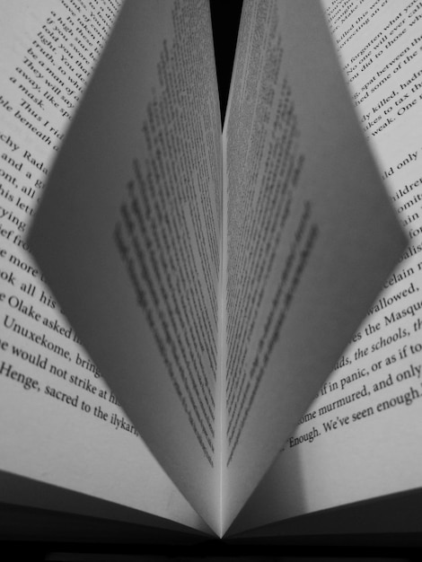 Photo close-up of open book