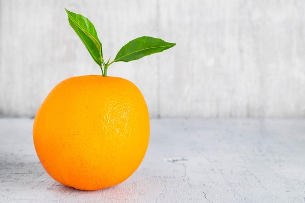 Photo close-up of orange fruit on table